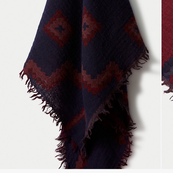 Aritzia Wilfred Triangle Scarf - Picture 3 of 5